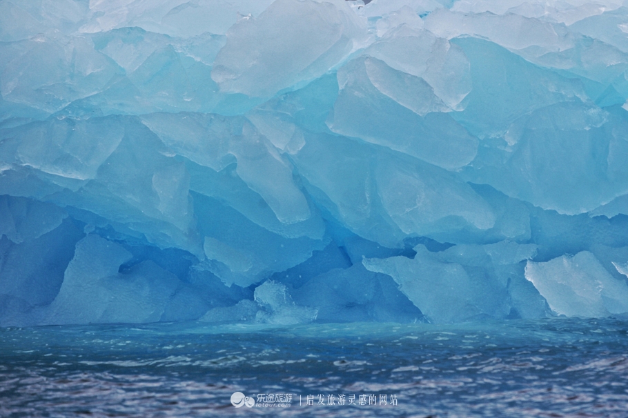 南极冰山脚下,南极的神秘之处