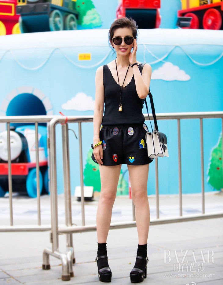 杨幂同款墨镜迪奥 (宋茜杨幂经典款手袋)