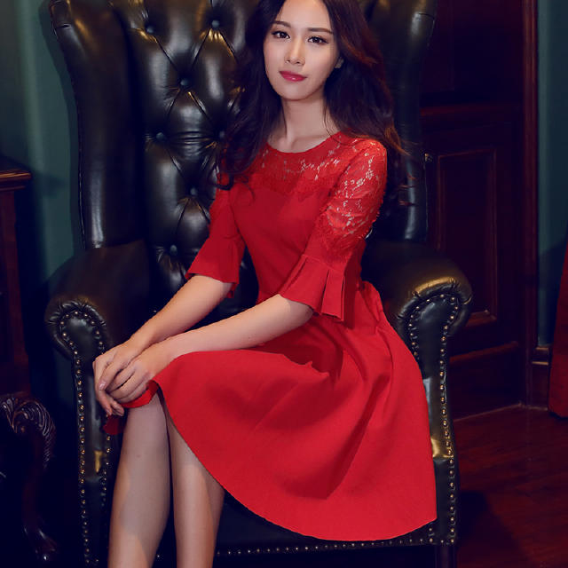 夏季小红裙尽情绽放女性优雅风采！