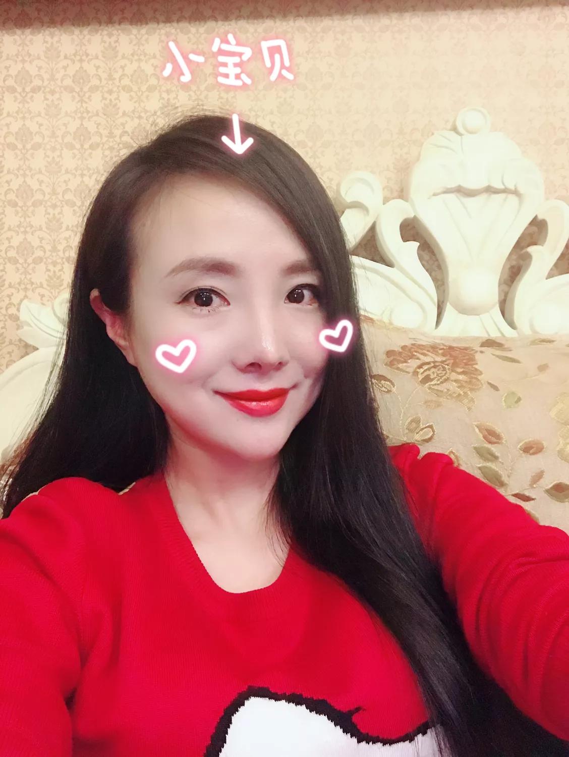 信阳网红美女干露露穿回衣服做自信女人，网友直呼不习惯