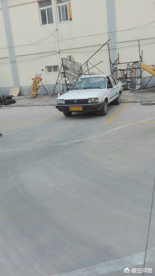 倒车入库怎么打方向盘,入库什么时候打方向盘