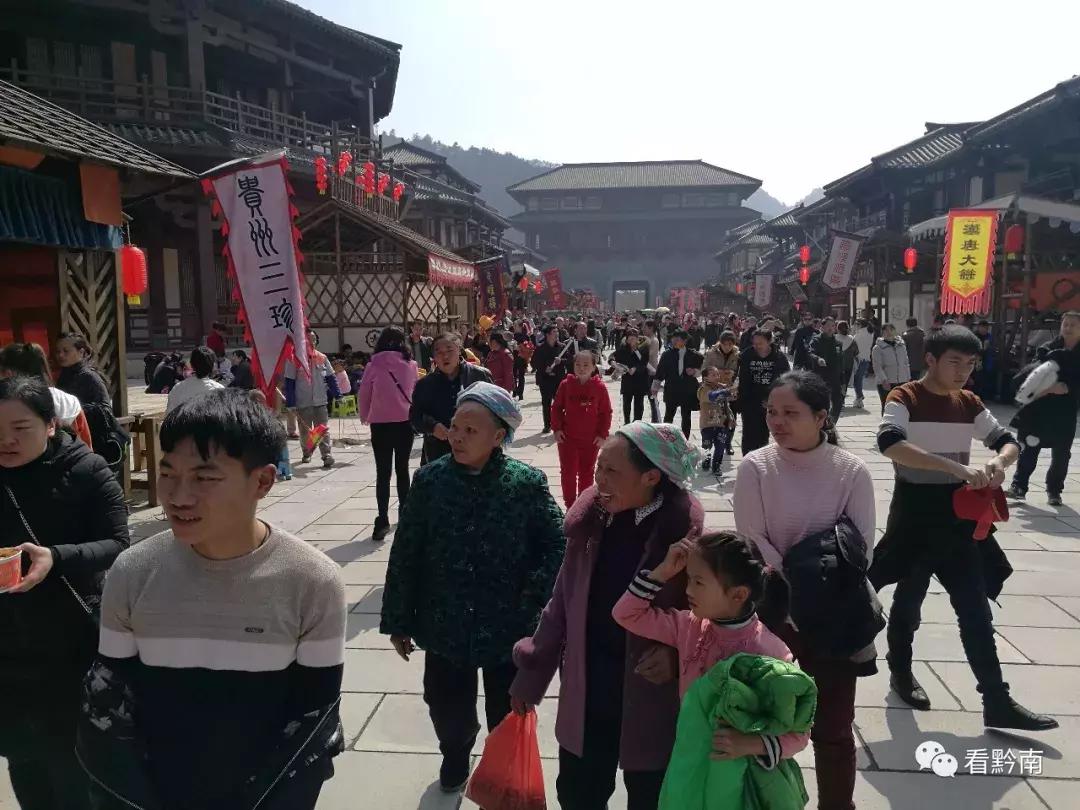 大年初一都匀哪里热闹,大年初一的现状