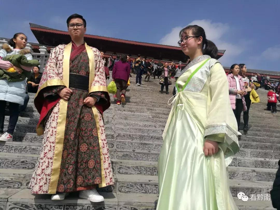 大年初一都匀哪里热闹,大年初一的现状