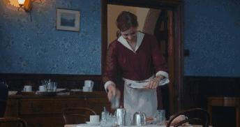 用我的衣服囚禁你，用你的毒药控制我！爱情就是从手到口的征服