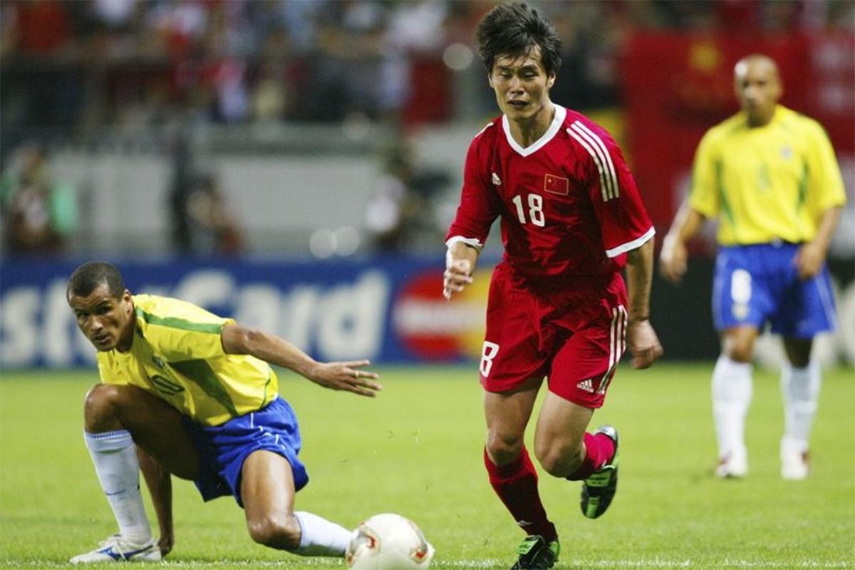 在中国如何建立一支职业足球队,给你一亿资金打造一支球队