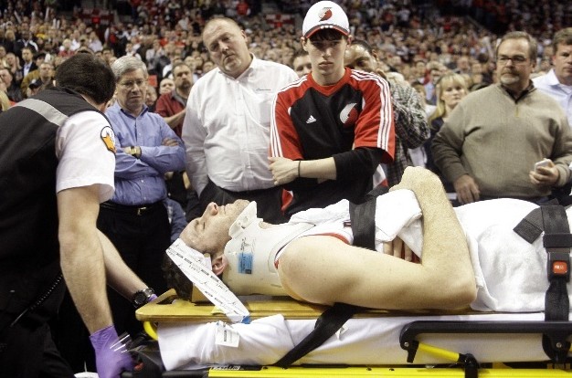 阿泰斯特一肘打通哈登任督二脉,nba最凶恶的五次犯规