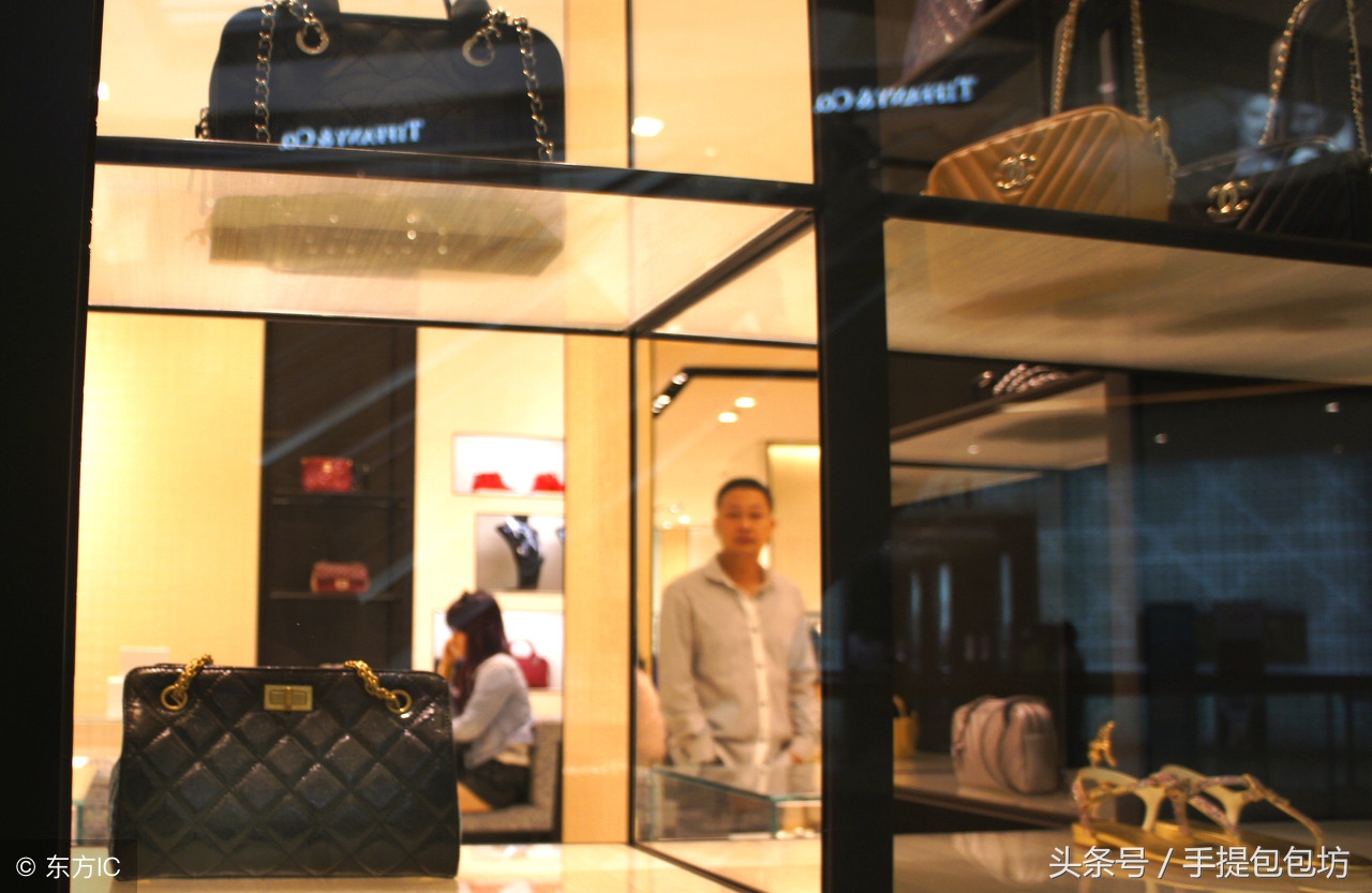 为什么有人喜欢假的包,为什么有人背很假的包