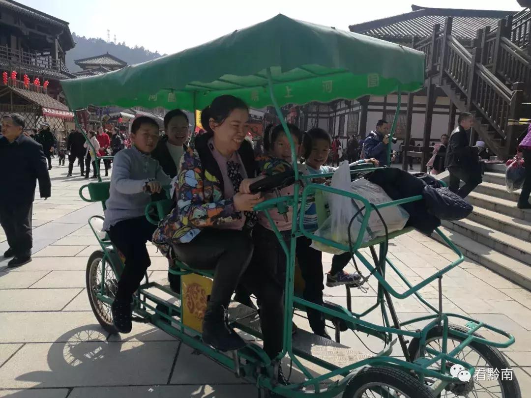 大年初一都匀哪里热闹,大年初一的现状