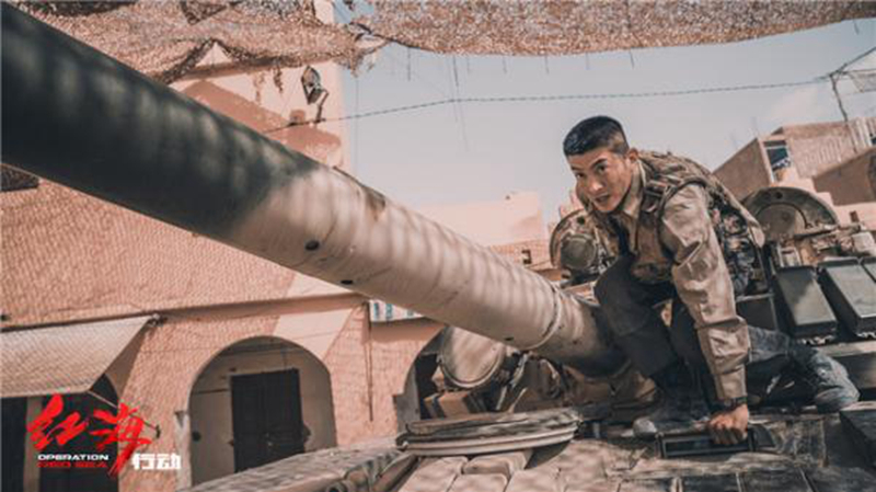 中国VT1A主战坦克出现在摩洛哥街头，《红海行动》就在此拍摄