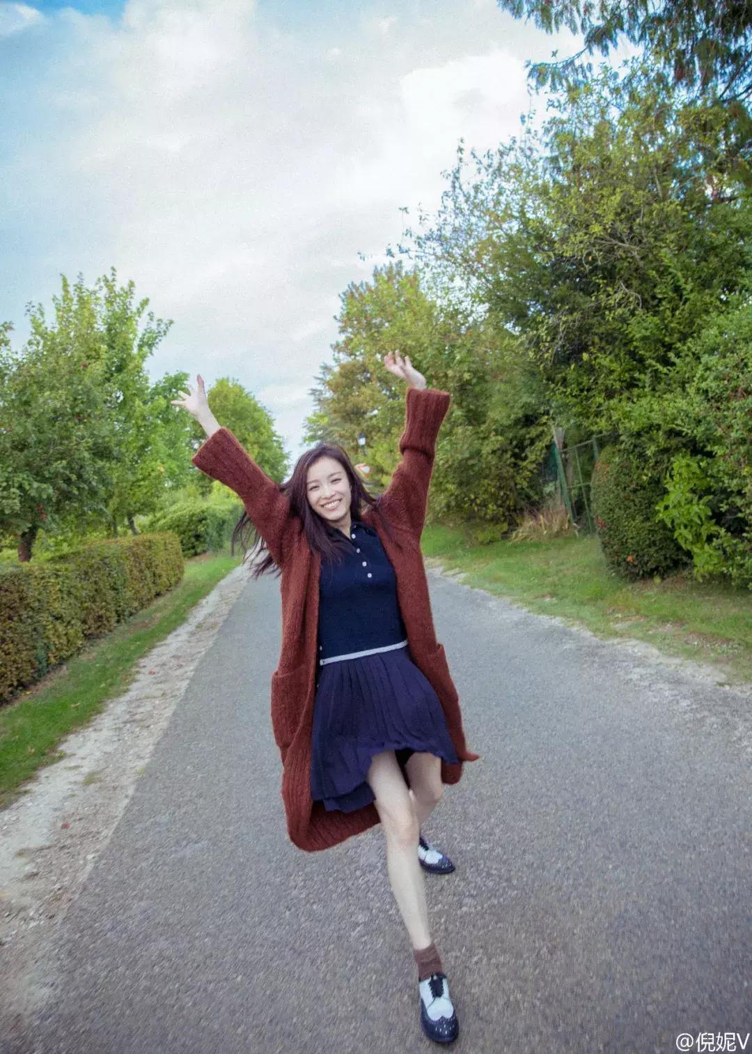 代言一个接一个，她的资源也太好了吧