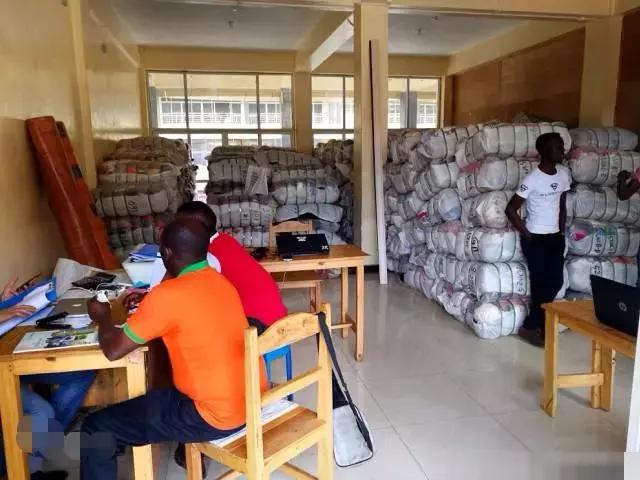 非洲富人奢侈品：有中文字的旧衣服更值钱