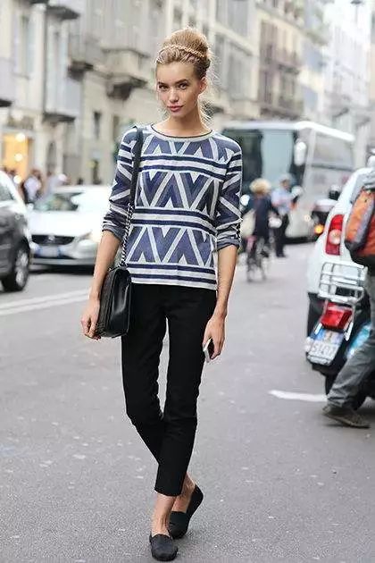 脚踝处开叉的裤子,脚踝处有毛毛的裤子