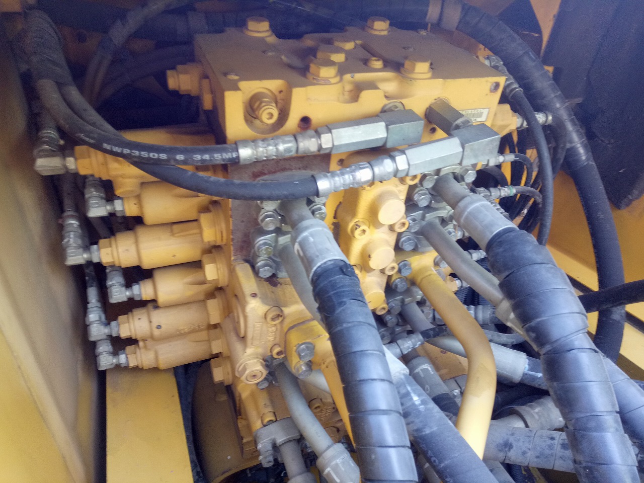 二手20万左右的小松210挖掘机,小松pc210-8和pc200-8区别