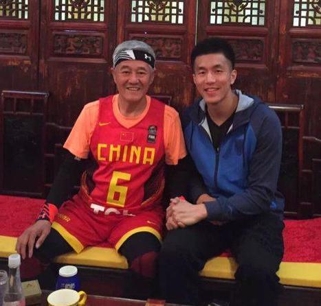 赵本山打篮球完整版,赵本山现身篮球赛