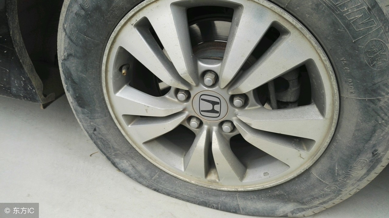 汽车轮胎慢跑气如何检查出来,汽车轮胎老是慢跑气是怎么回事