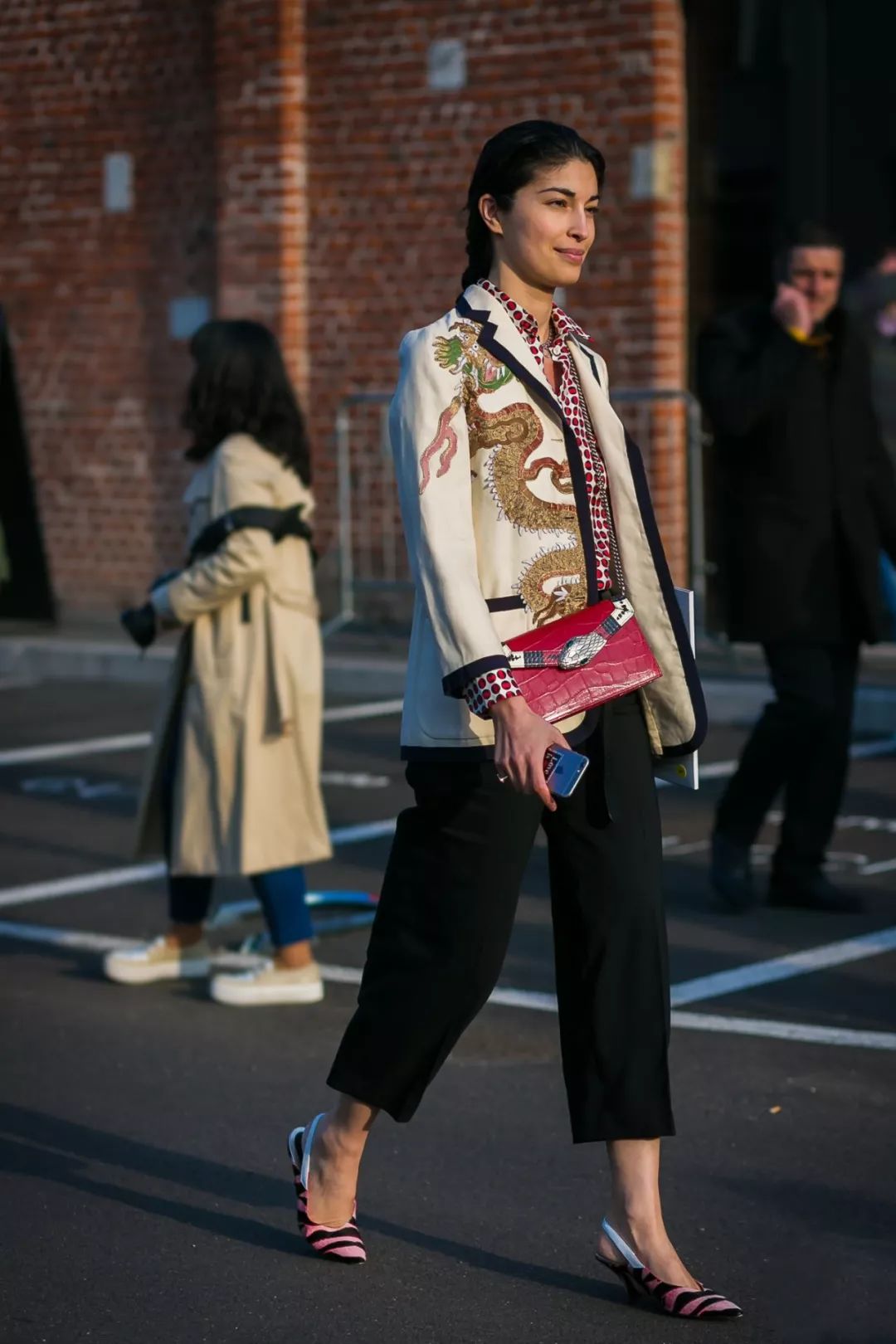 gucci是怎样成为全球最火品牌的,gucci设计look