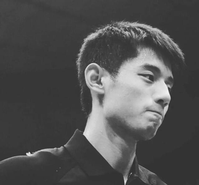 好像他经历了所有的低谷与荣光，却仍然是最初那个鲜衣怒马的少年