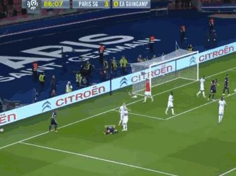 c罗和梅西惺惺相惜的视频,c罗梅西体育场上那些感人的瞬间