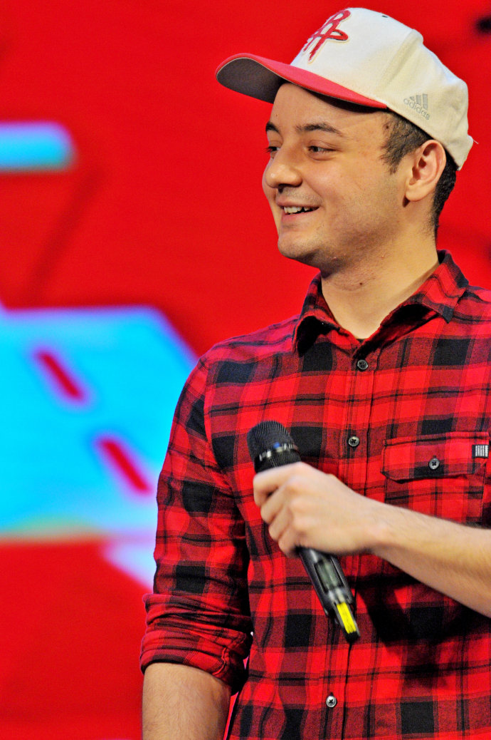 童星阿尔法瘦变样,21岁童星阿尔法颜值略有回春