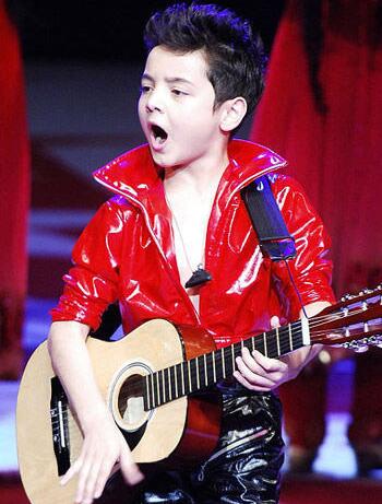 童星阿尔法瘦变样,21岁童星阿尔法颜值略有回春