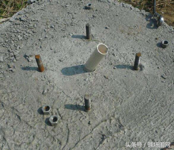 笼式足球场围网报价明细表,五人足球场顶部围网做法