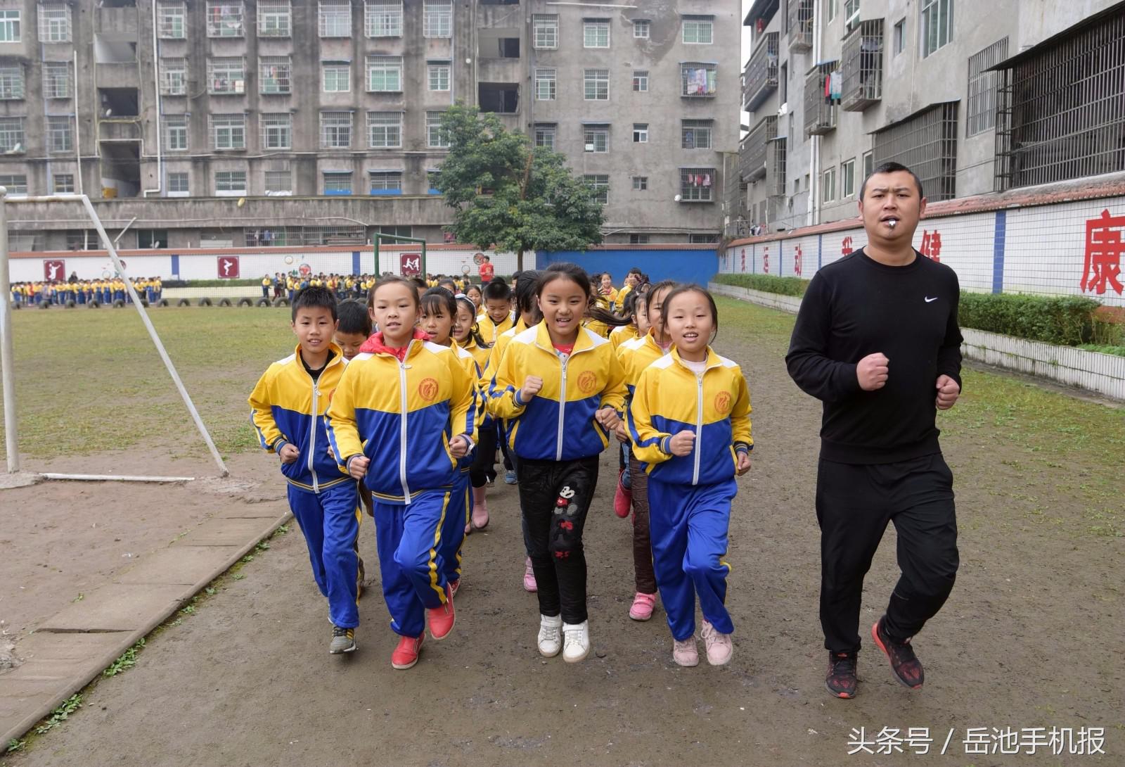 城乡结对共建助力脱贫攻坚,脱贫攻坚进校园