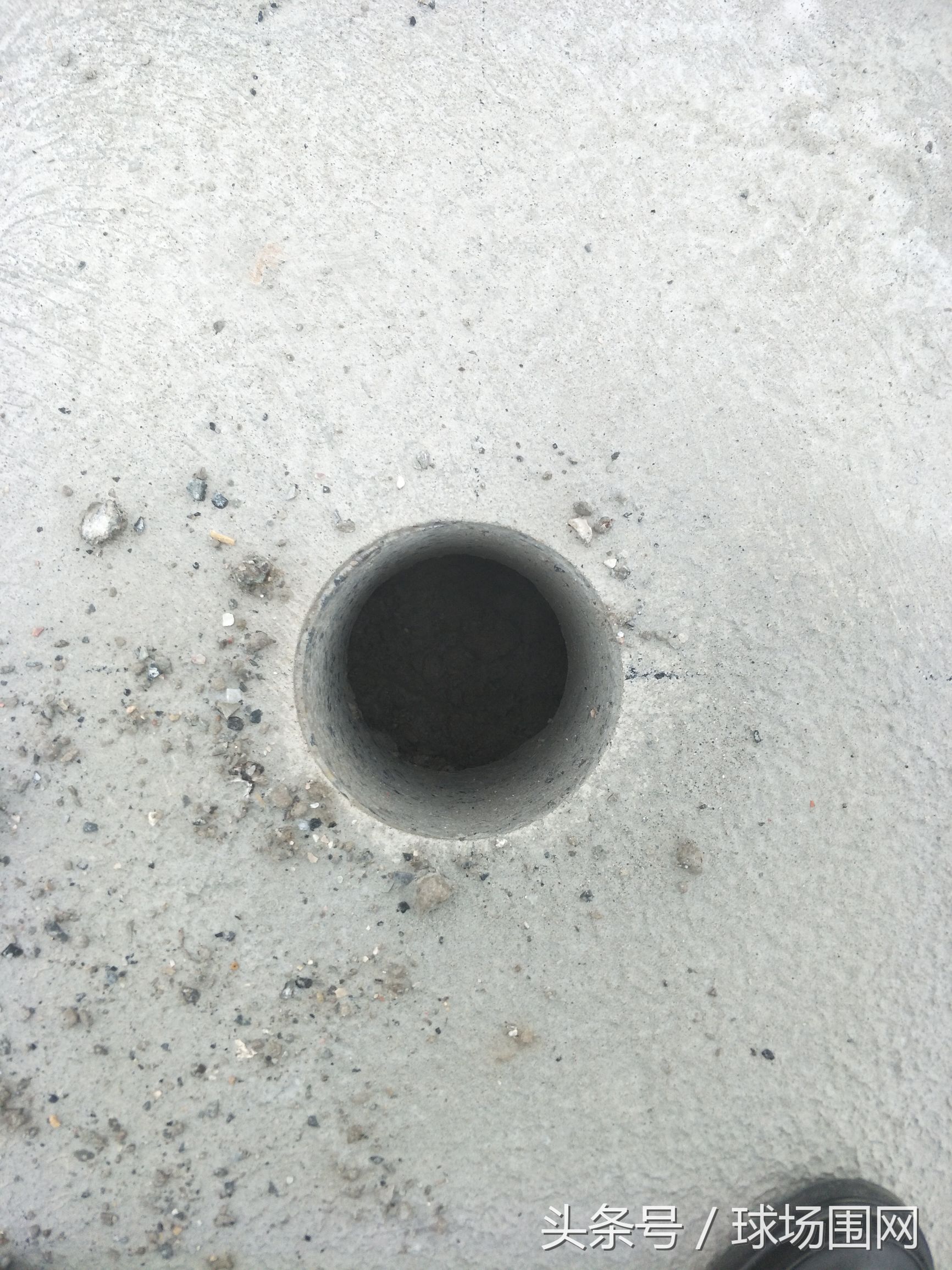 笼式足球场围网报价明细表,五人足球场顶部围网做法