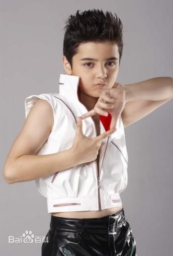 童星阿尔法瘦变样,21岁童星阿尔法颜值略有回春