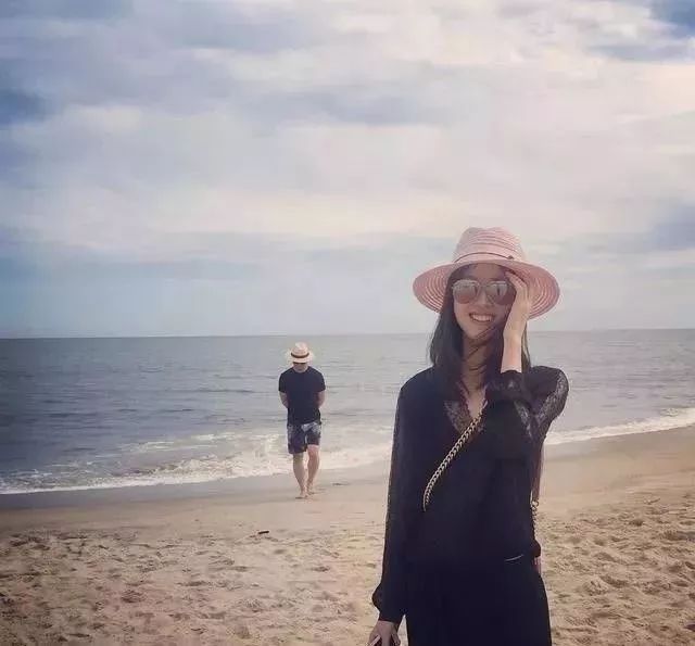 章泽天谈年轻富豪,28岁身价千亿的章泽天