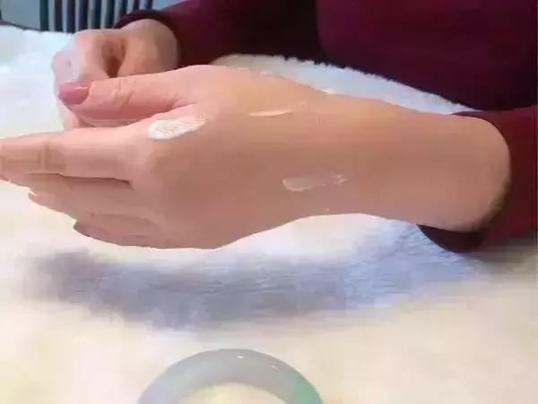 翡翠手镯拿不下来了怎么办,翡翠手镯弄不下来