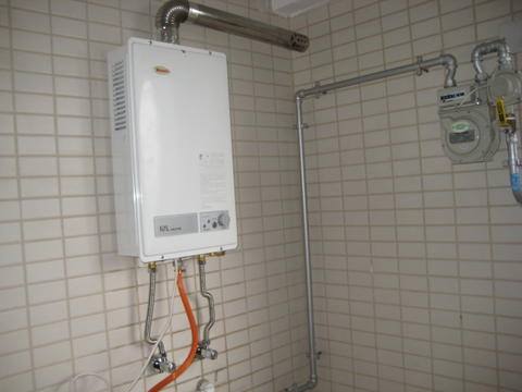 燃气热水器突然爆一声怎么解决,天然气热水器嗡嗡响不停怎么办