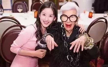 章泽天谈年轻富豪,28岁身价千亿的章泽天