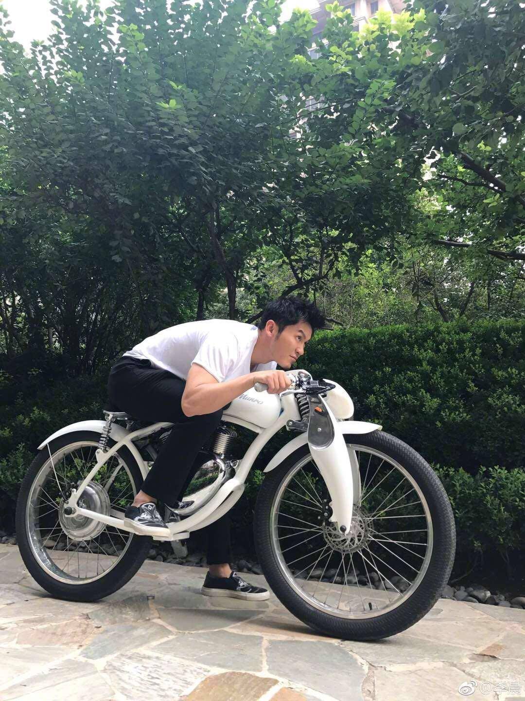 大黑牛李晨最喜欢骑的是它，集颜值和科技于一身的门罗Munro2.0