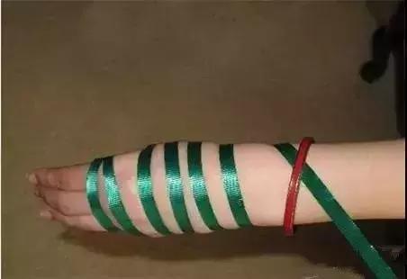 翡翠手镯拿不下来了怎么办,翡翠手镯弄不下来