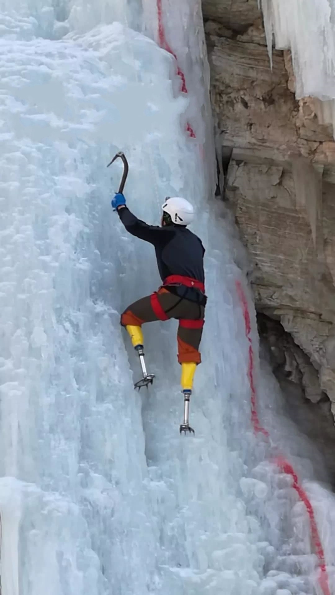 攀登珠穆朗玛峰夏伯渝,珠峰假肢登山者夏伯渝视频