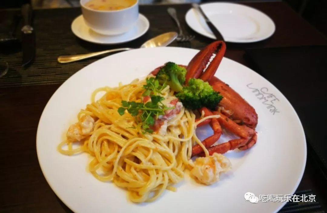 这座美食地标、洗刷了王府井小吃街坑游客的骂名