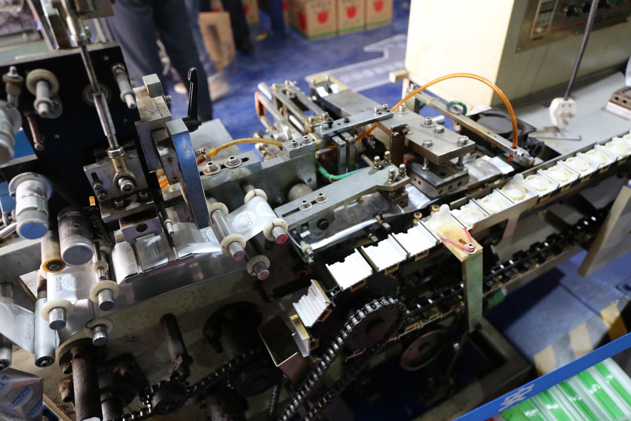 90后夫妻假造30万防伪扣判刑3年,95后夫妻制假造假