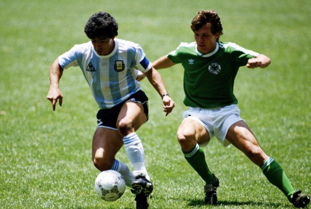 贝利和马纳多拉为什么是球王,世界上只有一个球王