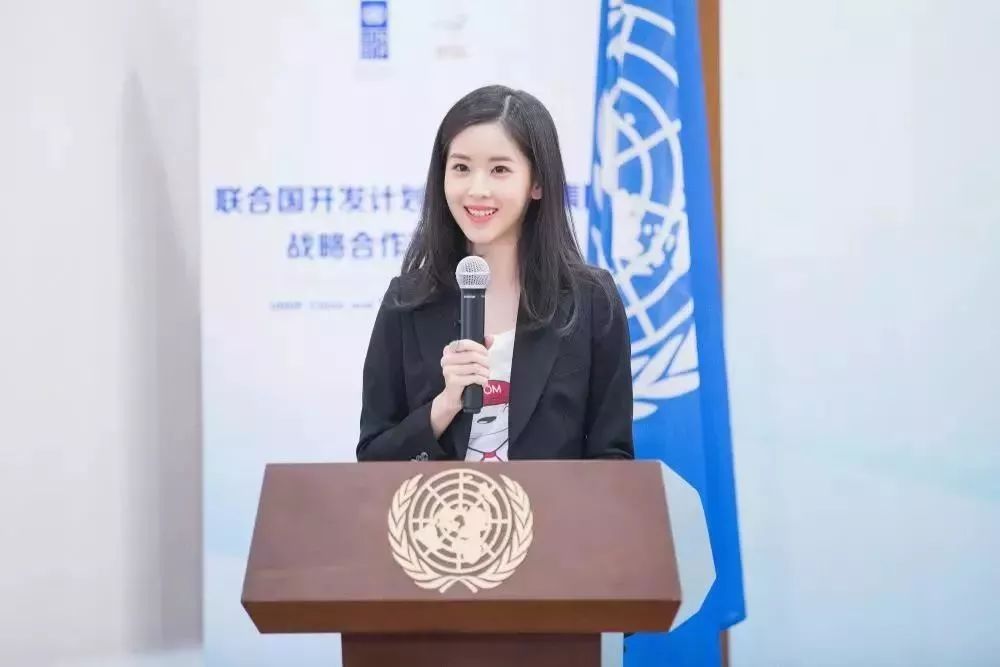 章泽天谈年轻富豪,28岁身价千亿的章泽天