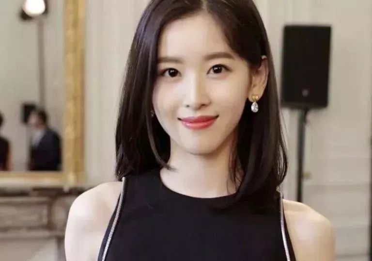 章泽天谈年轻富豪,28岁身价千亿的章泽天