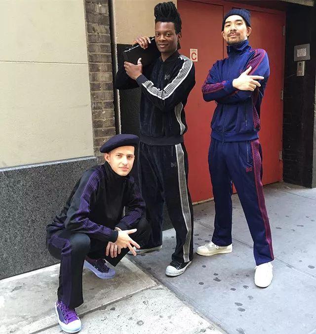 想骚还能买得起，开学这么穿让你成功撩到学妹哦