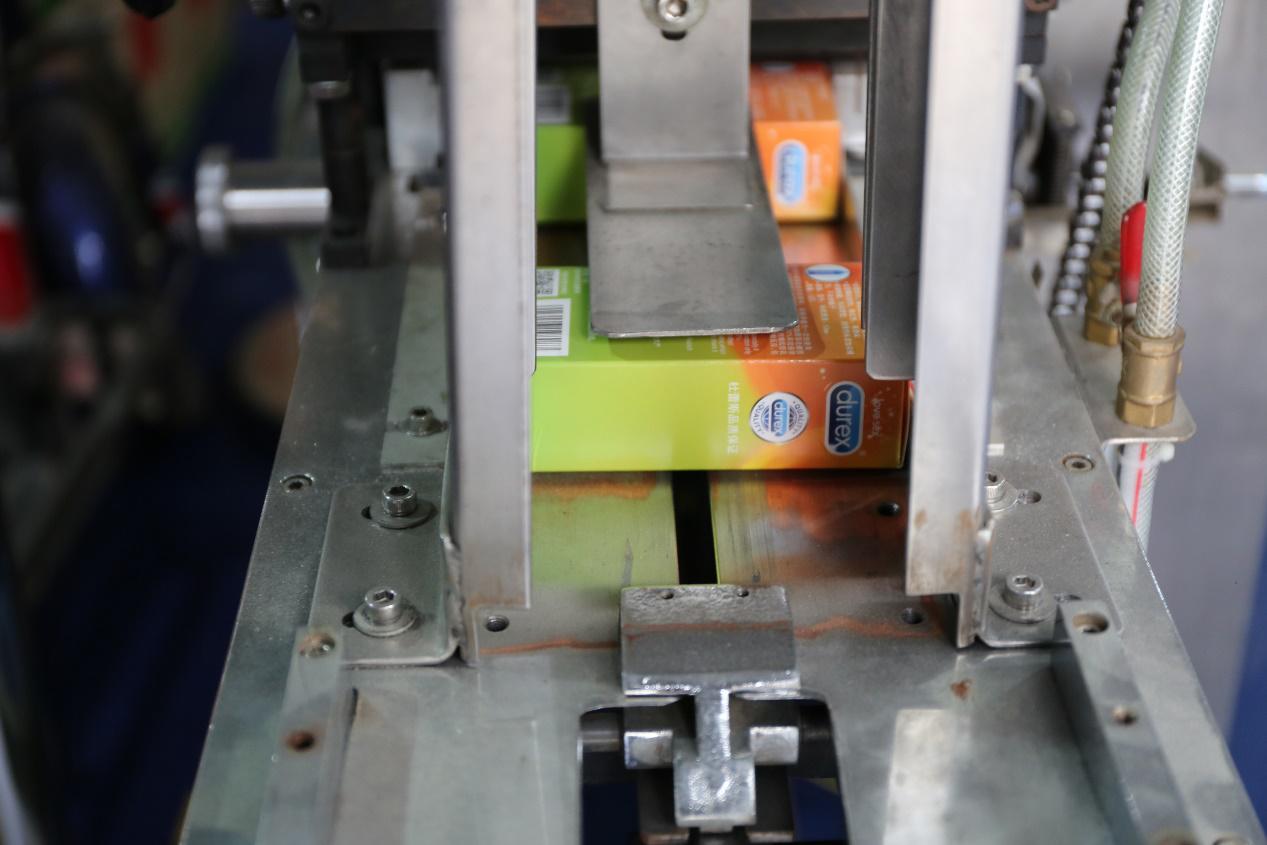 90后夫妻假造30万防伪扣判刑3年,95后夫妻制假造假