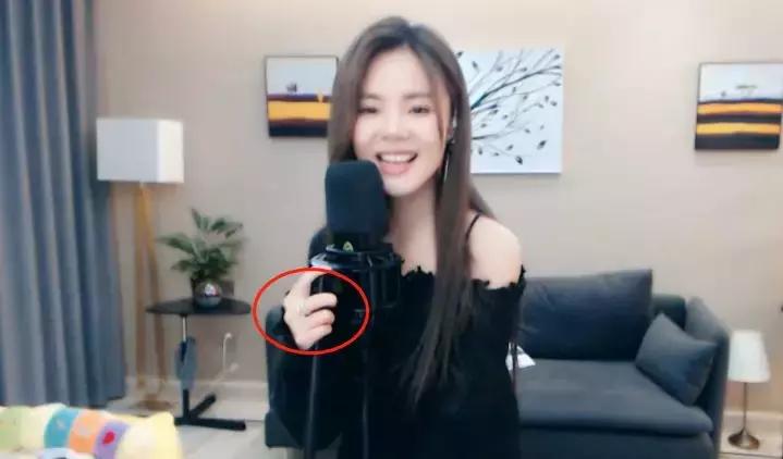 yy上的小u哈结婚照,yy小u哈和宝哥