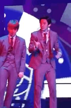 弱弱的问一句，头条有「灿白*党**」吗？