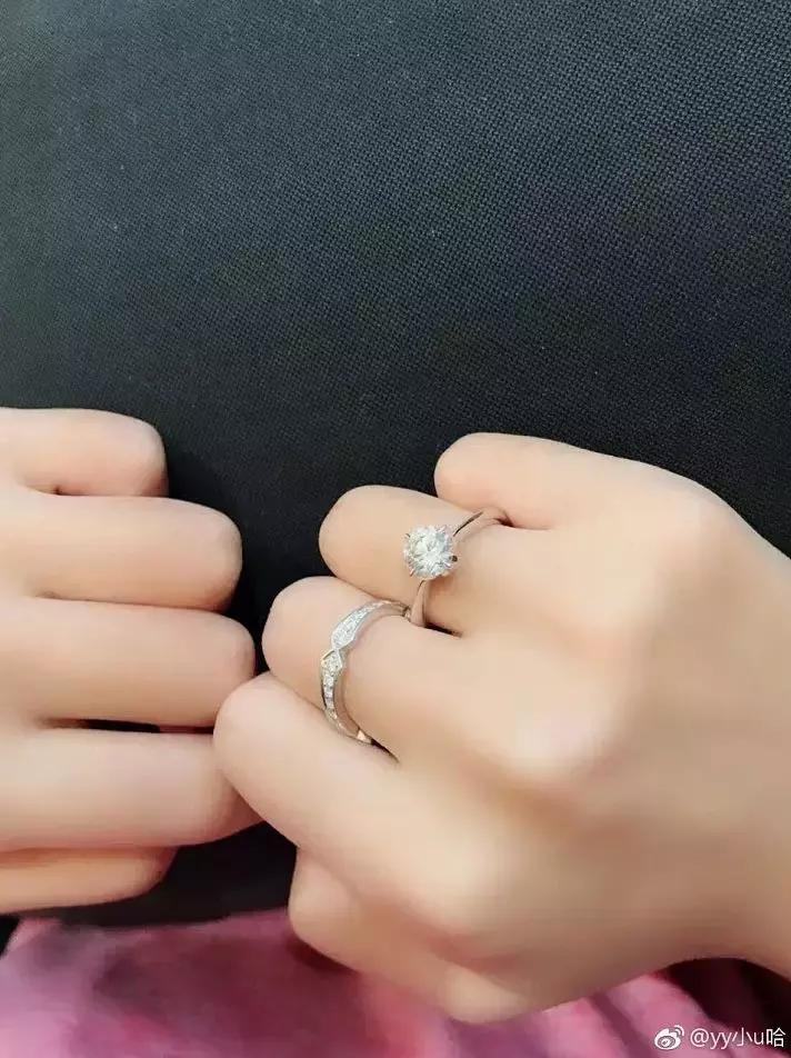 yy上的小u哈结婚照,yy小u哈和宝哥