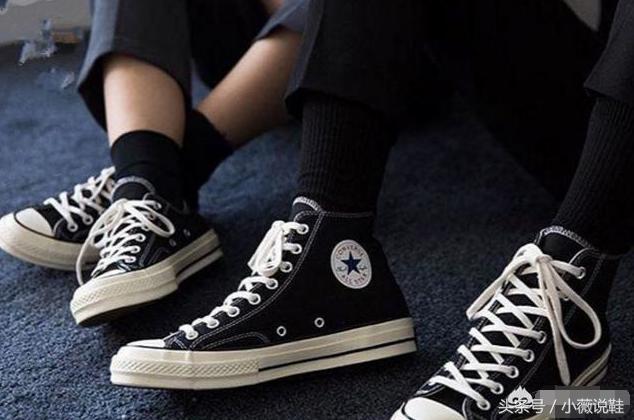 什么牌子的小黑鞋好穿又好看,小白鞋和小黑鞋