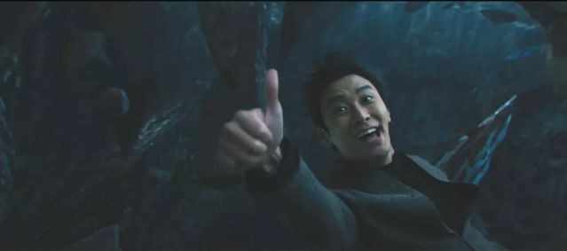 这部几乎把韩国人都赶到影院的巨片，我一手五颗星一手一颗星