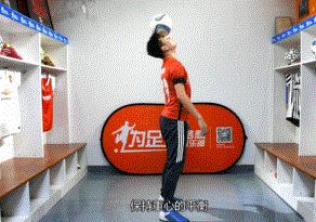 教停球名场面,小罗训练时停球牛尾巴过队友