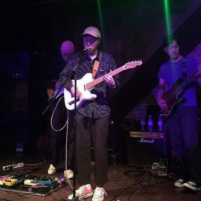 想骚还能买得起，开学这么穿让你成功撩到学妹哦