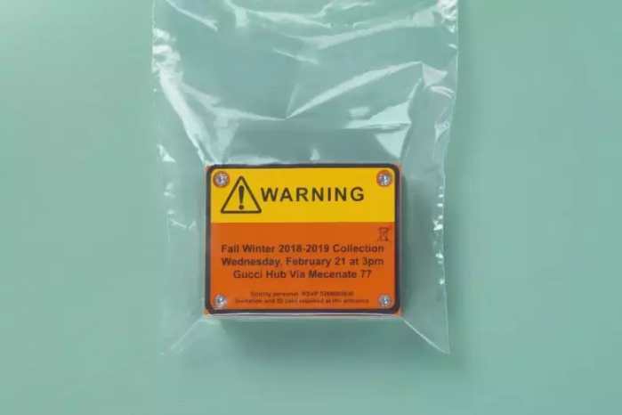 抱着狗狗走秀,抱着狗狗模特走秀视频